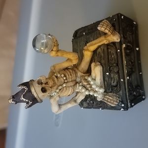 Little dectorive box